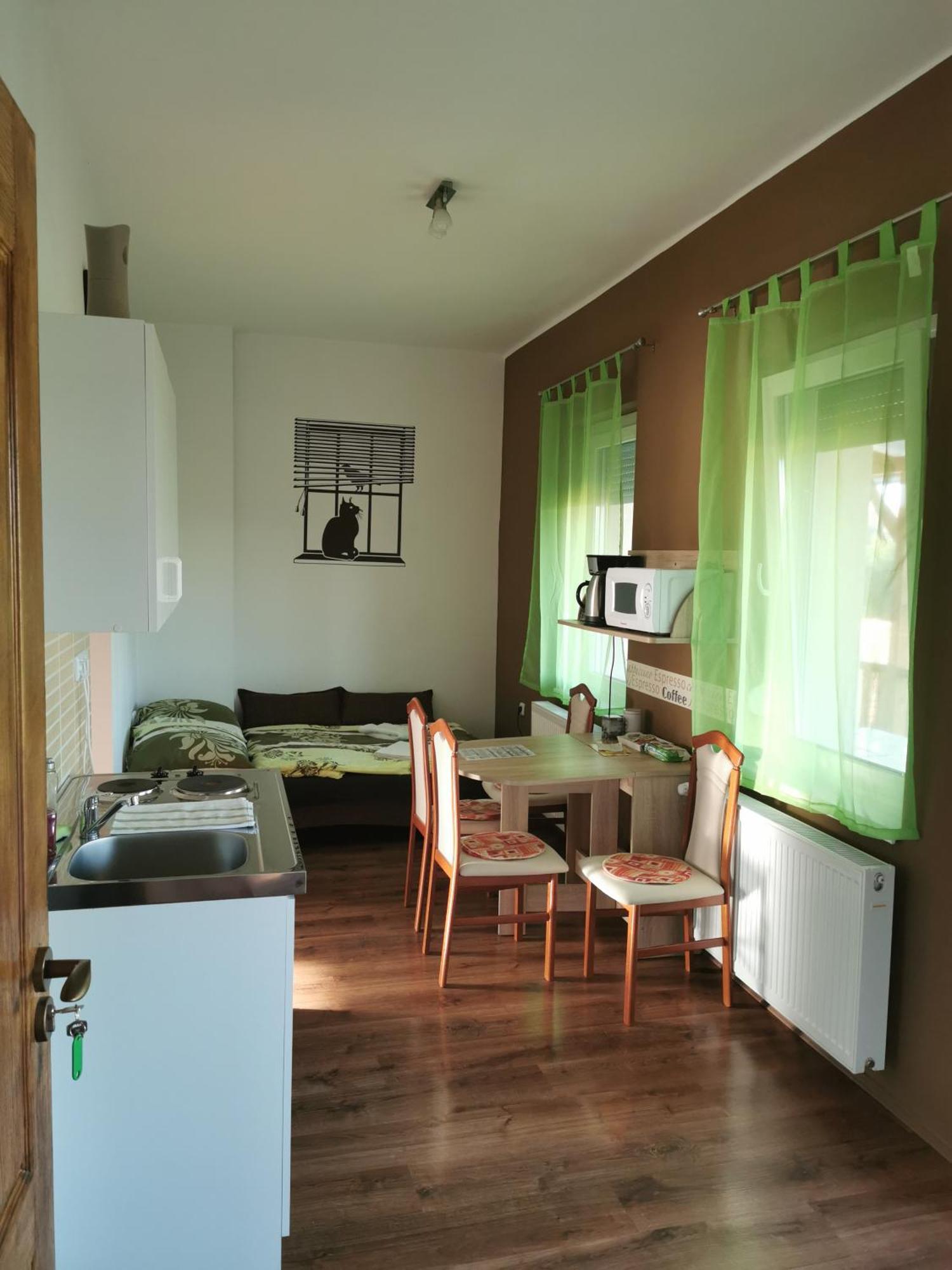 Kokusz Apartmanok Erlau Zimmer foto